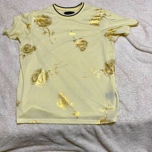 ( color Beige and gold roses) (size M) (brand rue21)